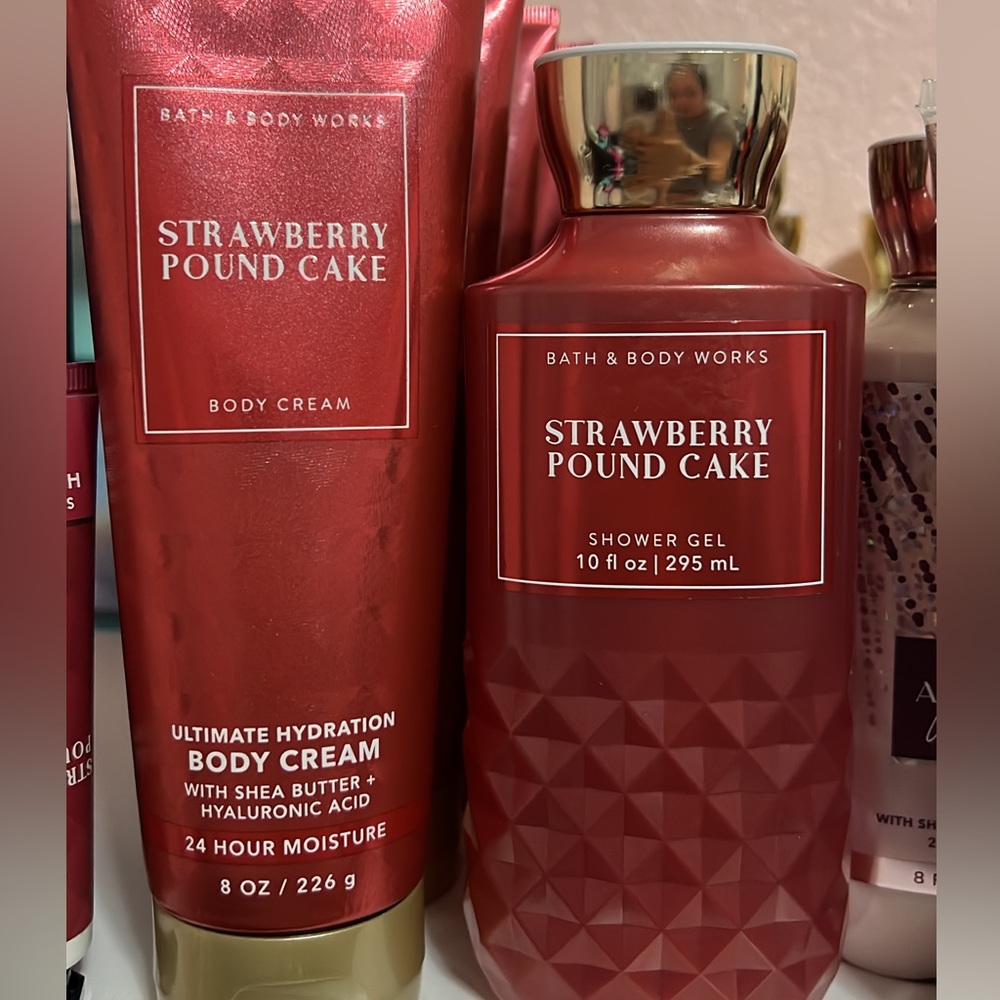 Bath & body works Strawberry pound cake set